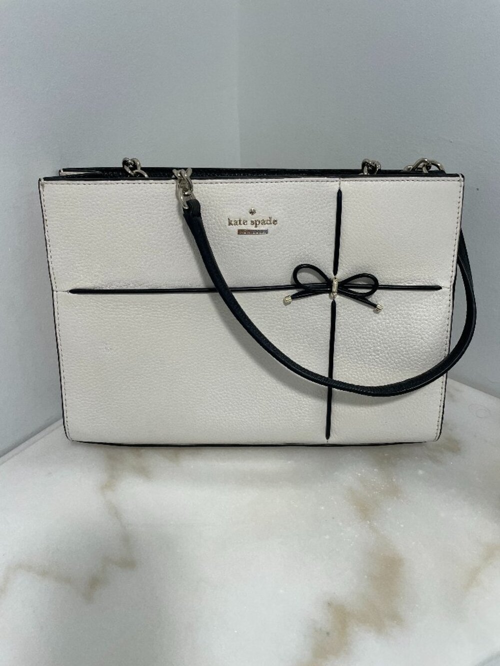 Kate Spade Cherry Street Phoebe pebbled leather cream with black bow detail - Picture 2 of 9